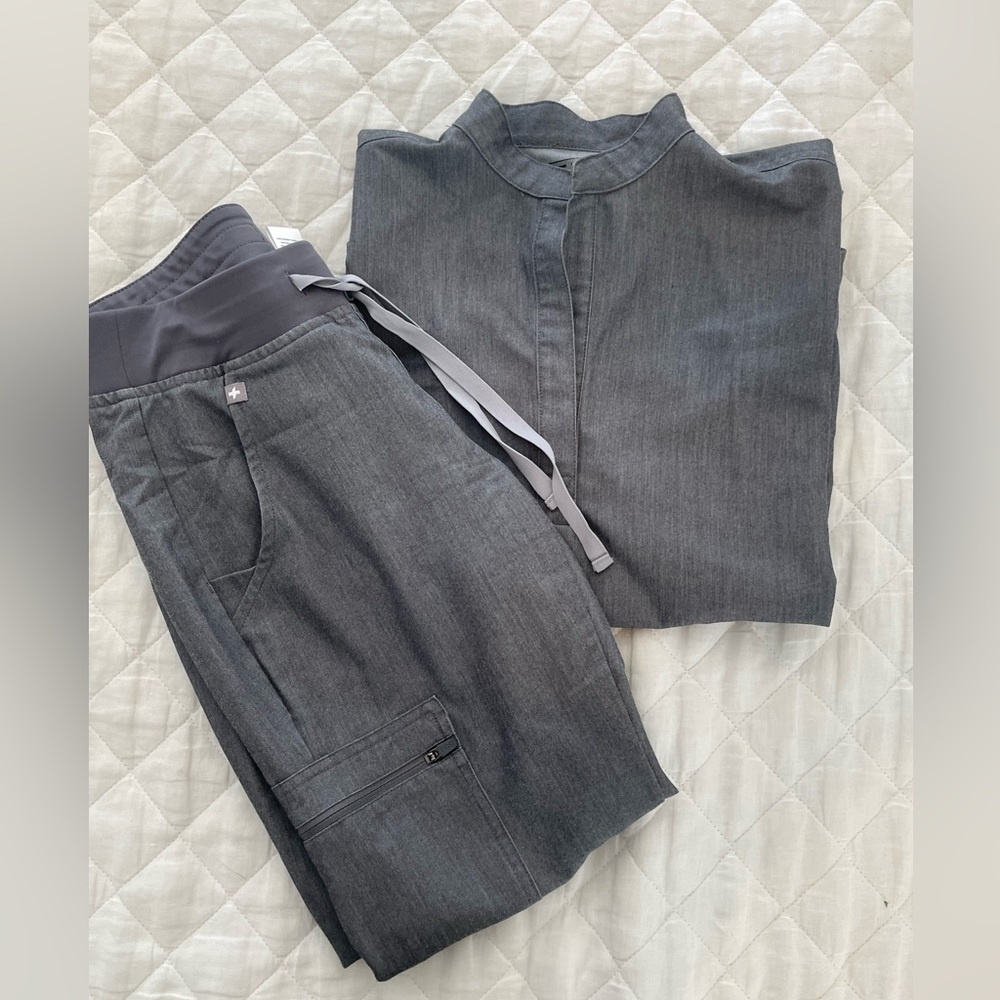 Figs Graphite Scrub Set// petite XXS pants// XXS top